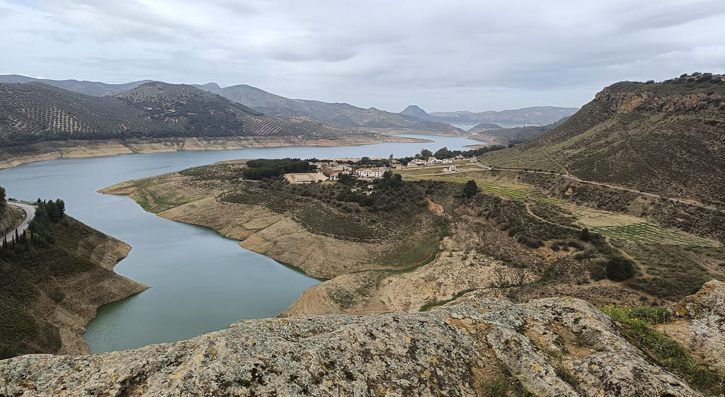 Iznájar (Córdoba): qué ver, qué hacer y dónde comer 11 Vistas del panatano de Iznájar