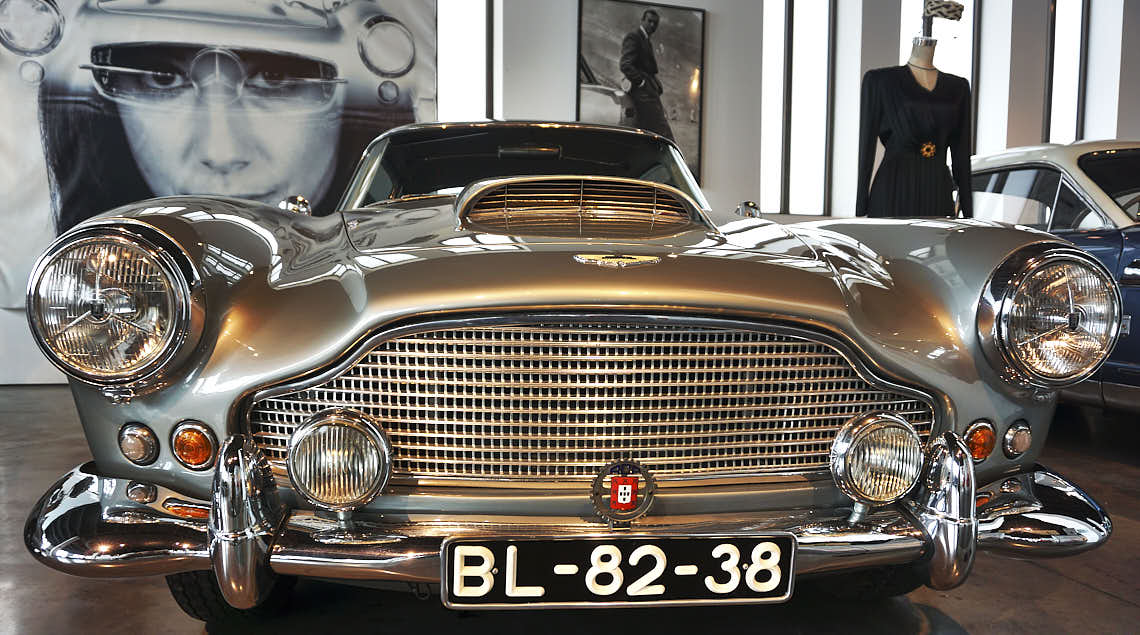 Aston Martin DB4 1961 V6 240HP 3700 cc.