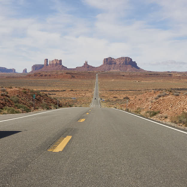 Parques nacionales y paisajes imprescindibles de la Costa Oeste de EEUU 16 Vista de monument valley desde highway