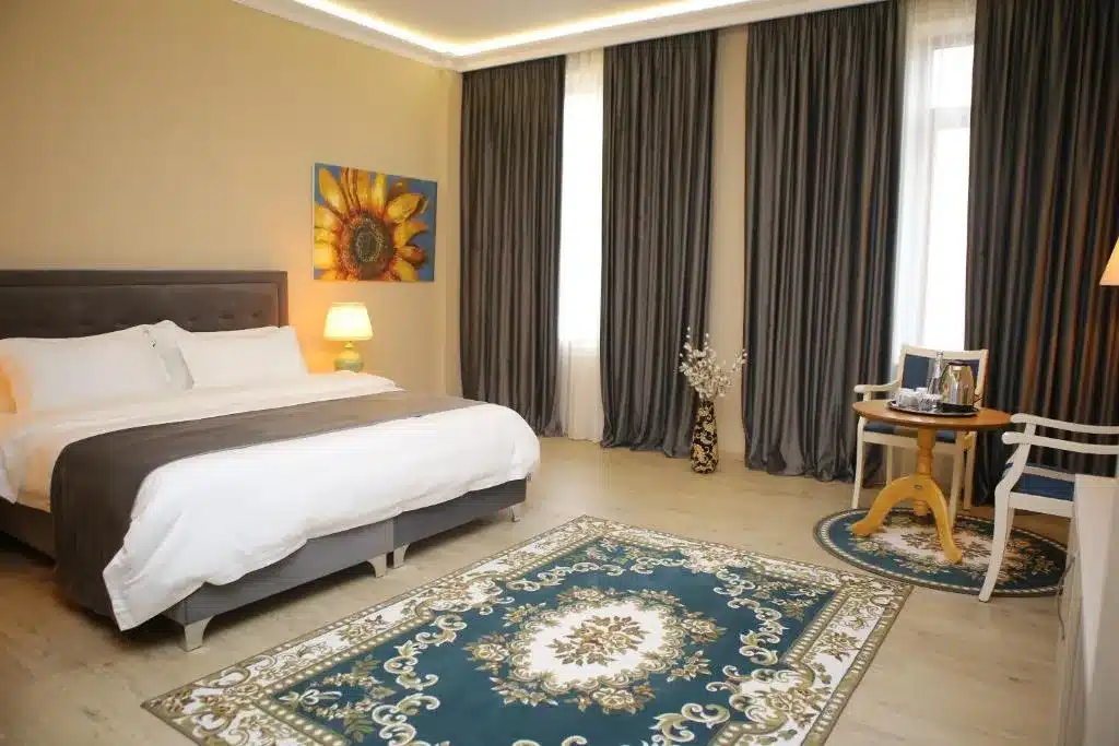 Dónde dormir en Albania: Hoteles probados por nosotros 86 Hotel Colombo