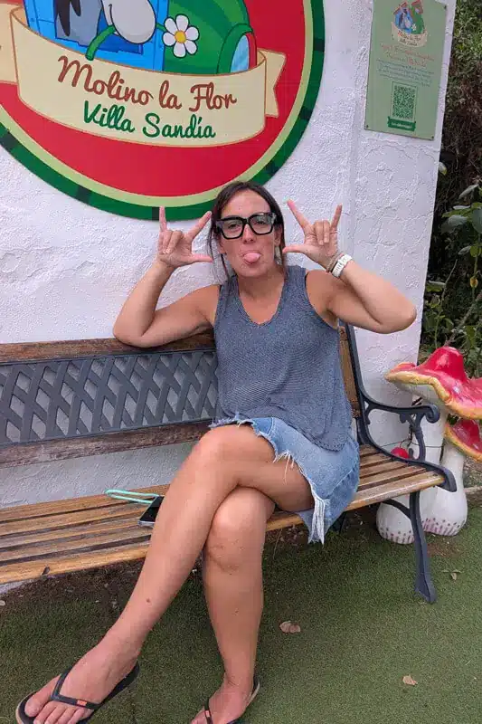 Villa Sandía: el alojamiento más original de Andalucía. 7 Lucía disfrutando de Molino la flor Villa Sandia