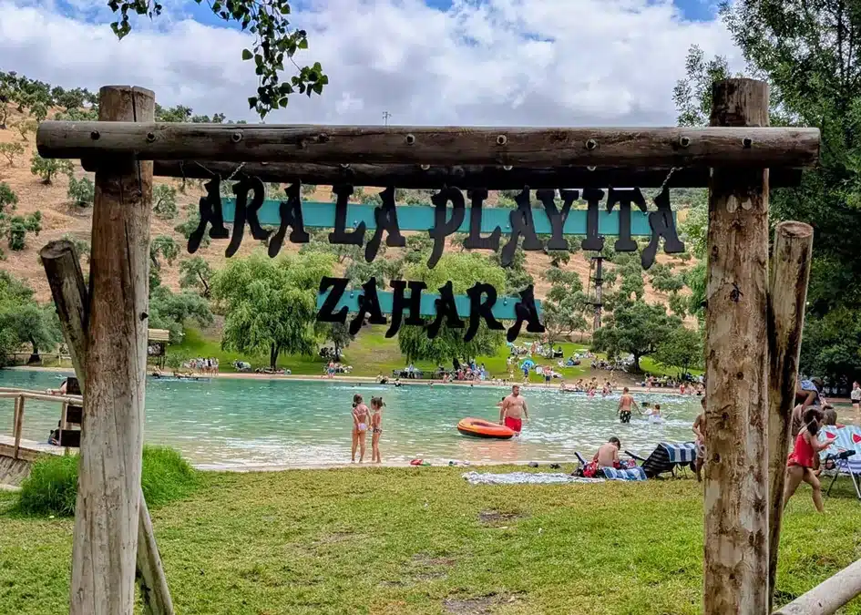Piscinas de Andalucía para un verano diferente: naturales, municipales y escondidas 2 La playita de Zahara