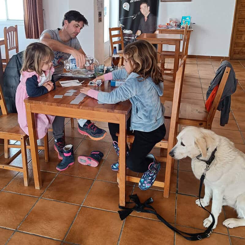 Juegos de mesa en camping Freila