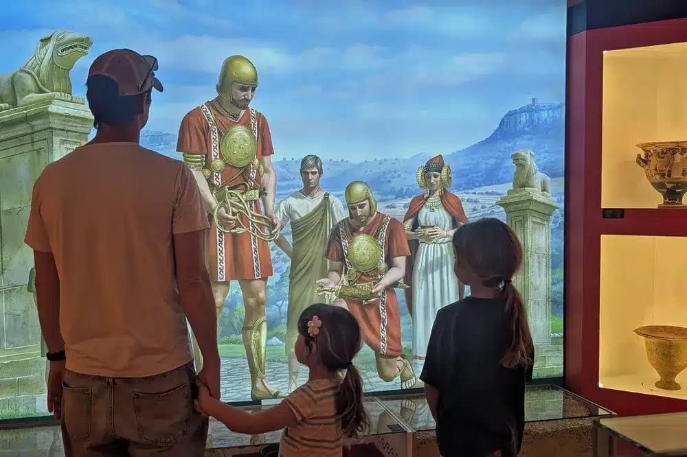 Cártama con niños: una escapada familiar cerquita de Málaga que te sorprenderá 11 Explorando la historia romana con niños en un museo interactivo en Cártama