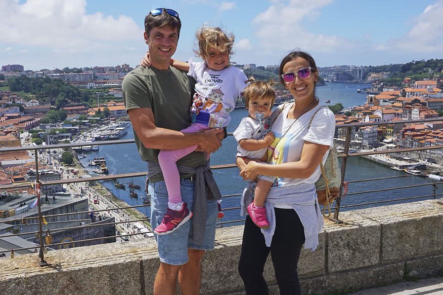Asomarte a alguno de los miradores de la ciudad oporto