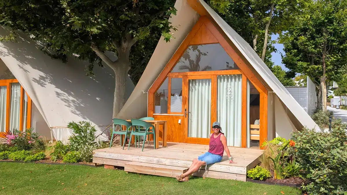 Costa del Sol Glamping Village 1 Cabaña luminosa y amplia en el Costa del Sol glamping Village, ideal para viajes con niños.