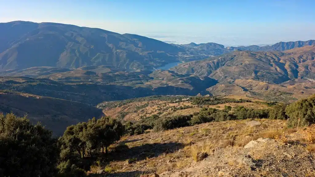 Lanjarón: qué ver en el Pueblo del Agua de la Alpujarra 19 Vistas desde el mirador de Cañar en la ruta de Tello en bici de montaña desde Lanjarón