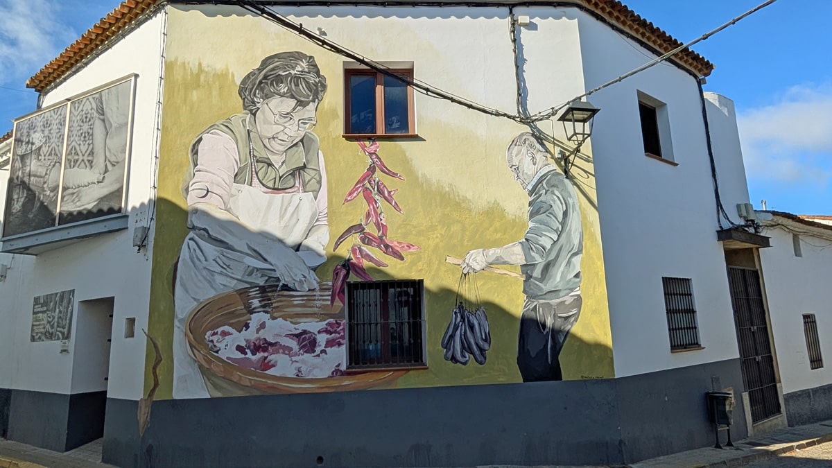 El Centro de Interpretación del Encaje de Bolillos y de la Artesanía Chacinera en Jabugo, Huelva