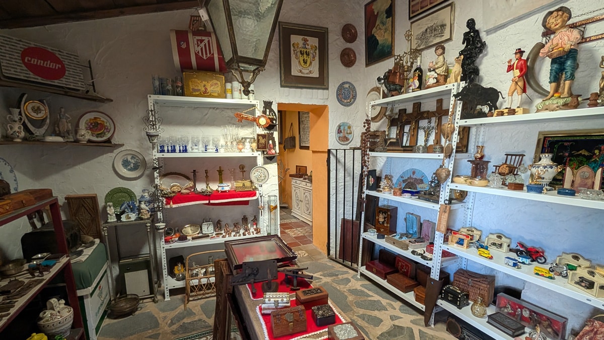 El Centro de Interpretación del Encaje de Bolillos y de la Artesanía Chacinera en Jabugo, Huelva