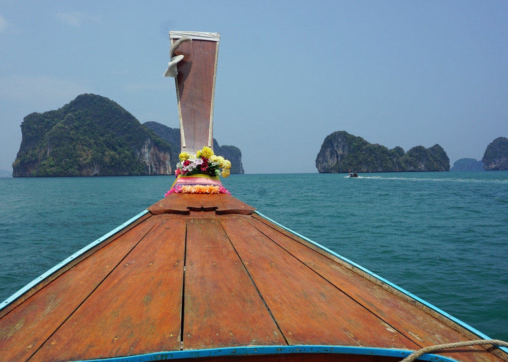 Barco longtail y las islas Hong, Tailandia