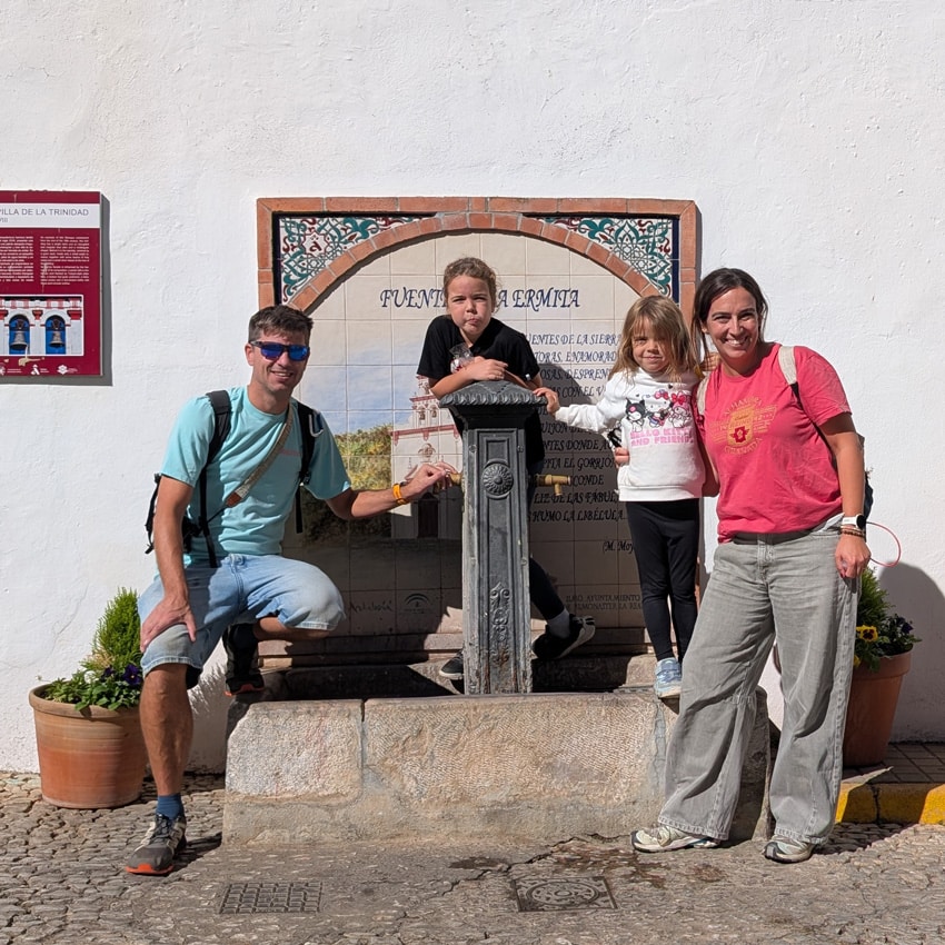 Familia blogueraviajera en Almonaster la Real en Huevla