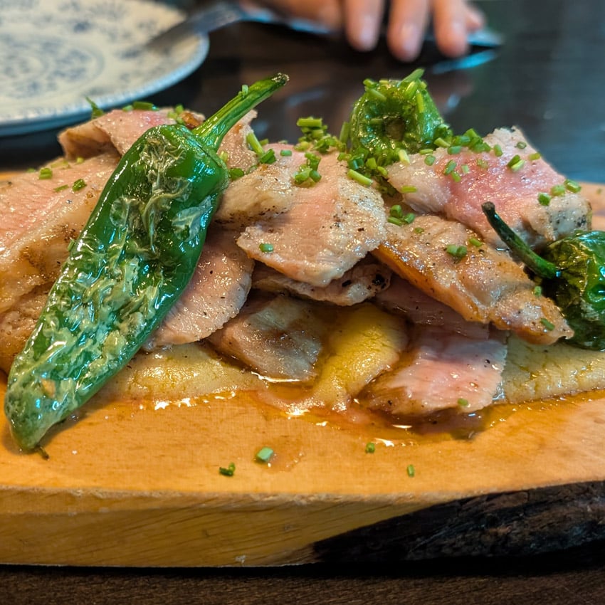 Plato de secreto en el Mammut Gastroespacio, Padul