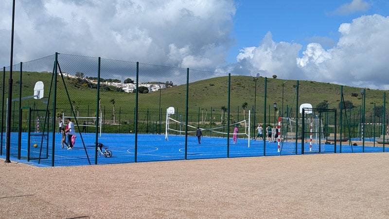 Pistas de futbol en el gran parque de Mijas