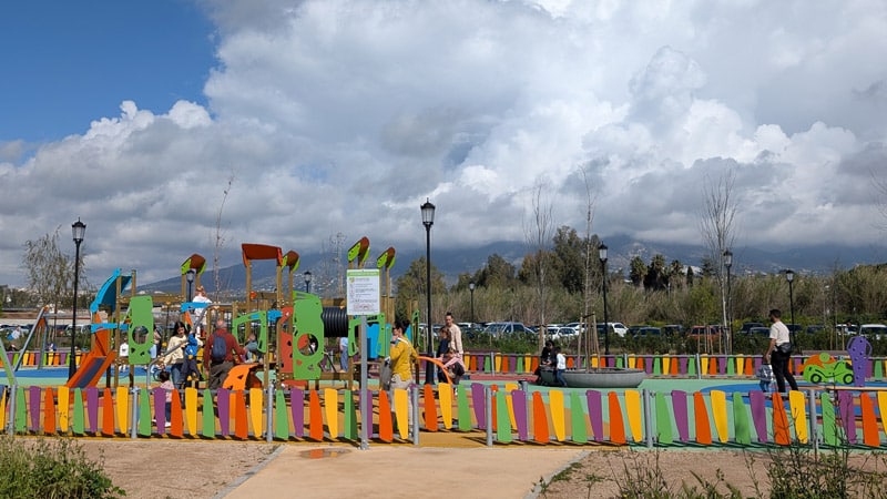 Zona infantil en el gran parque de Mijas
