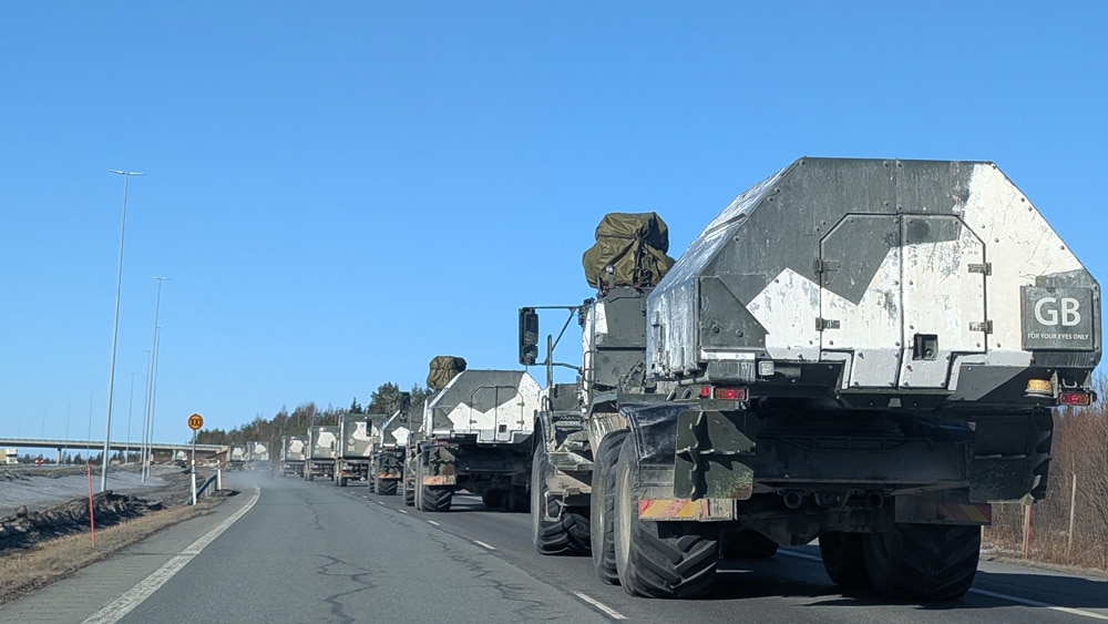 militar en las carreteras de Laponia