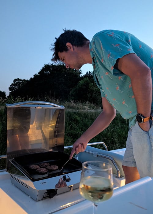 BBQ en el barco fluvial