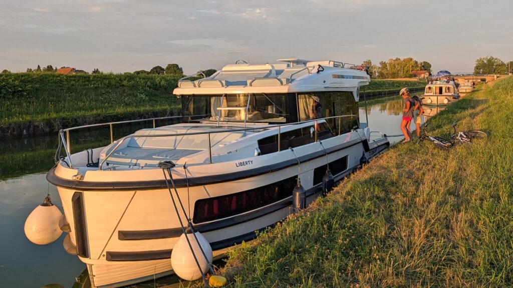 Barco fluvial Liberty