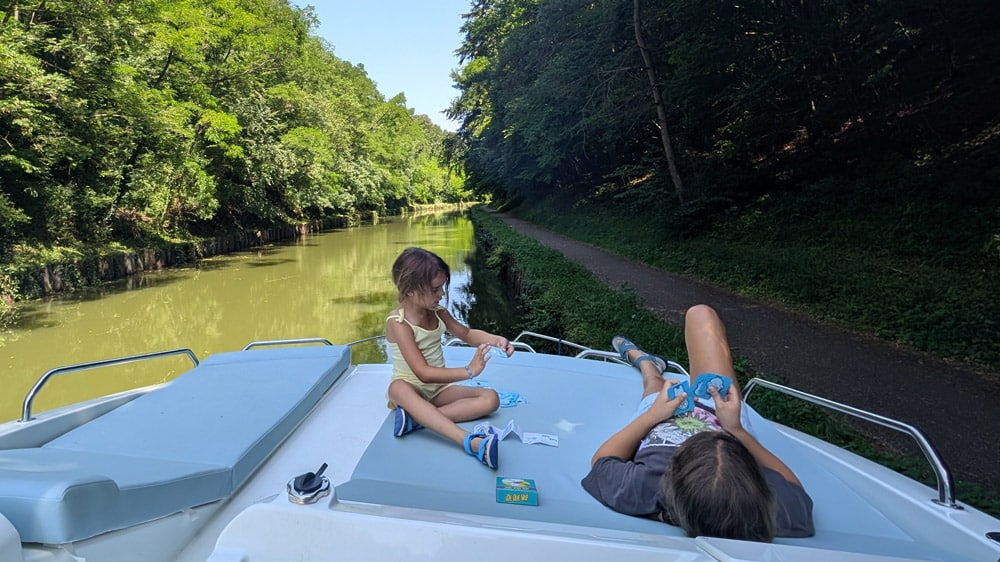Playtime abordo nuestro barco fluvial en Francia