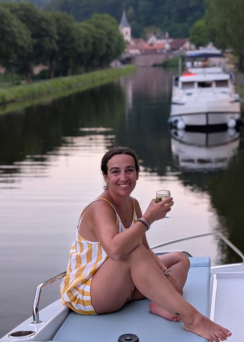 Disfrutando de un vino en Lutzelbourg