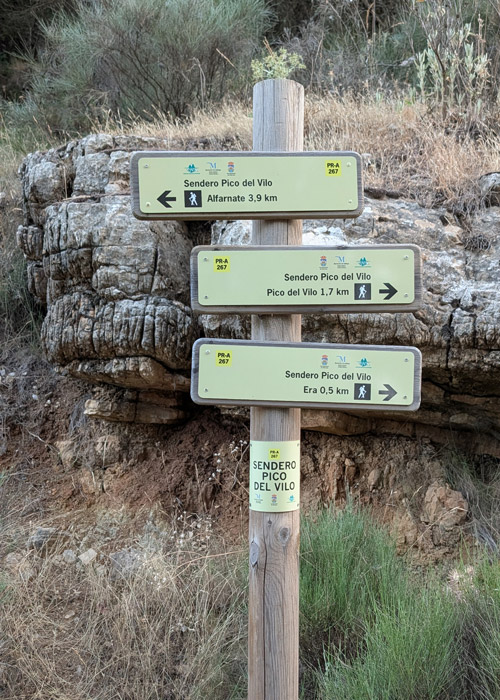 señales en la  ruta de pico del vilo