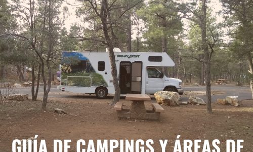 Autocaravana en el area de camping