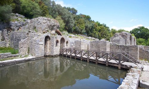 Entrada al Teatro Romano de Butrinto