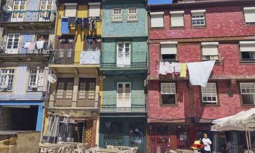 Ver algún edificio con los azulejos tan emblemáticos de Oporto
