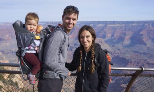Happy Family preparado para empezar el sendero del gran canyon Rim walk.