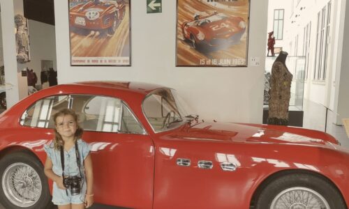 Africa y su Maserati en el Museo Automovilístico
