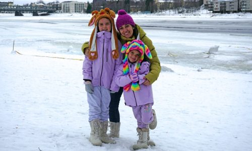 familia en laponia finlandia