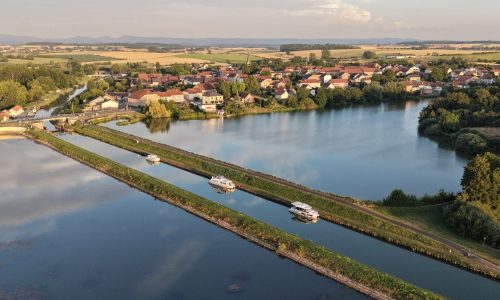 Alsacia en barco fluvial con niños