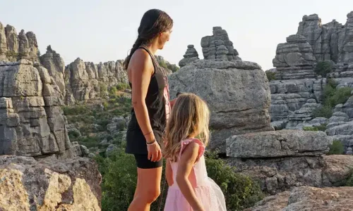 Senderismo en El Torcal de Antequera con niños entre formaciones rocosas únicas de la Sierra de Málaga – Bloguera Viajera
