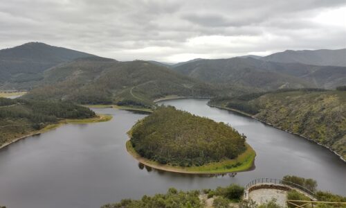 foto del mirador y del meandro desde el parking de arriba