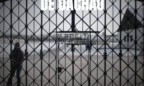 Puerta de la entrada el campo de Dachau